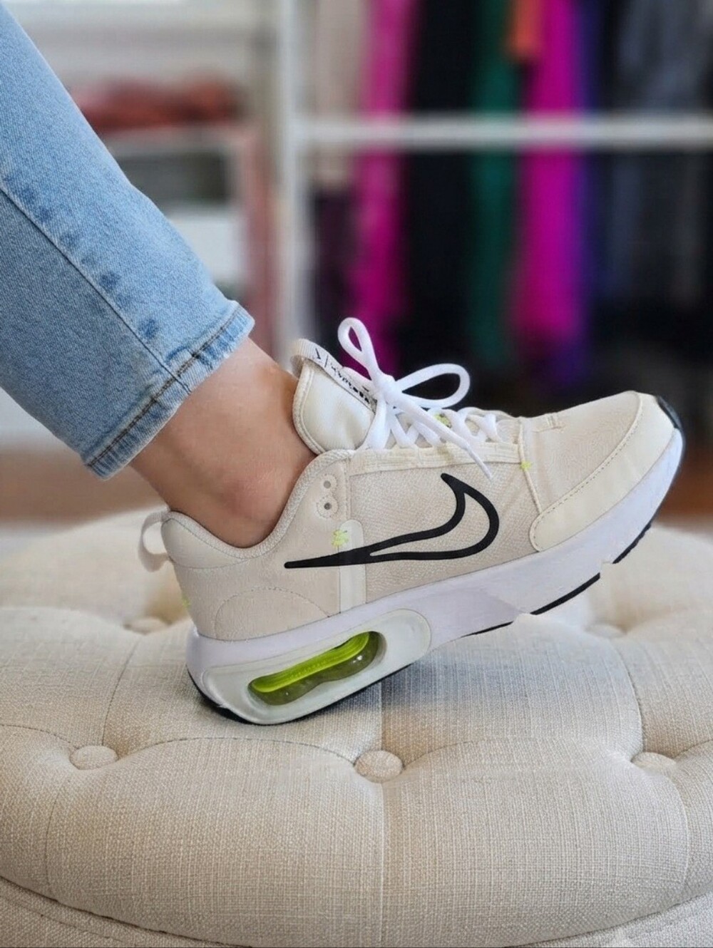 Nike Airmax Women’s Cream Athletic Sneakers with Lime Air Cushion Size 6.5